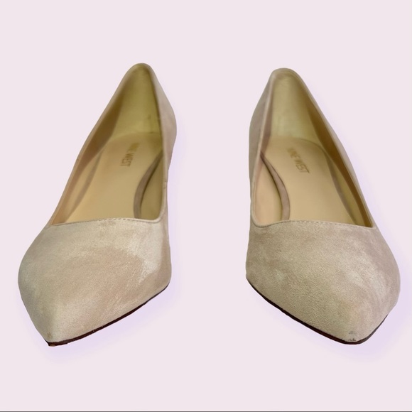 Nine West Nydia Neutral Suede Pointed Toe Pump 7.5 Beige - Picture 2 of 4